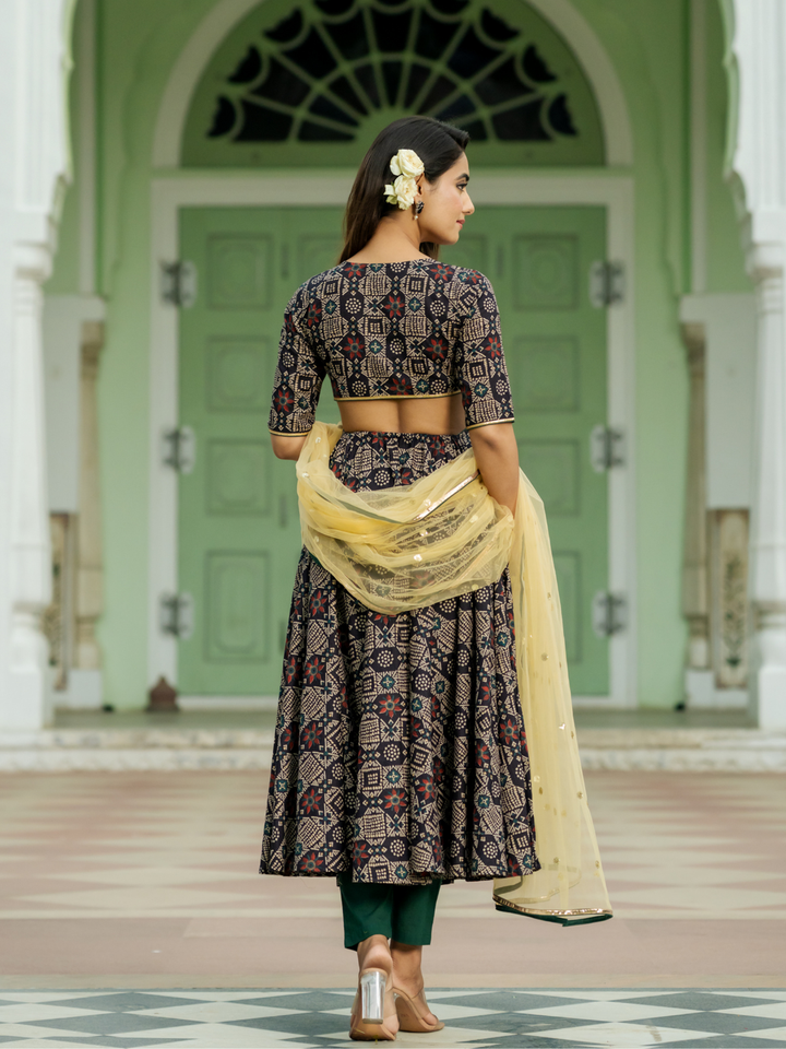 VINTAGE NOIR ANARKALI SUIT SET
