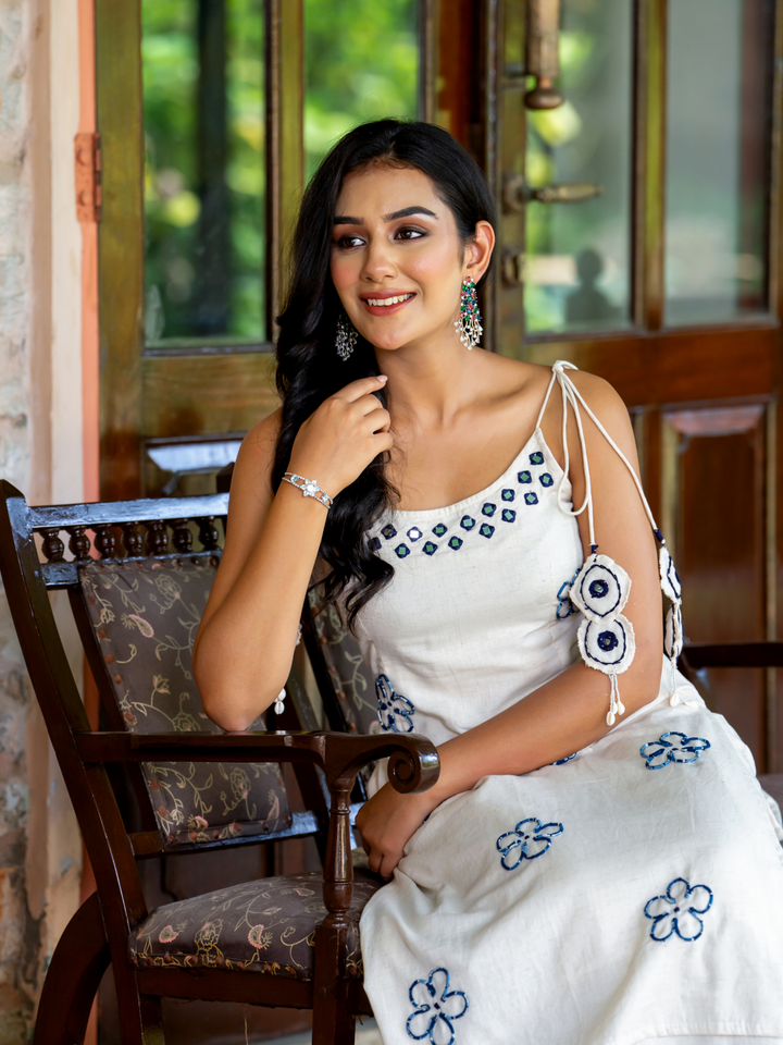 IVORY THREAD ELEGANCE KURTA SET