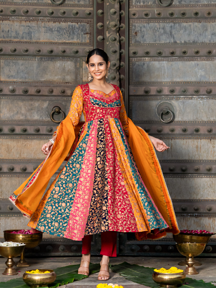 LUXE SPLENDOR ANARKALI SUIT SET