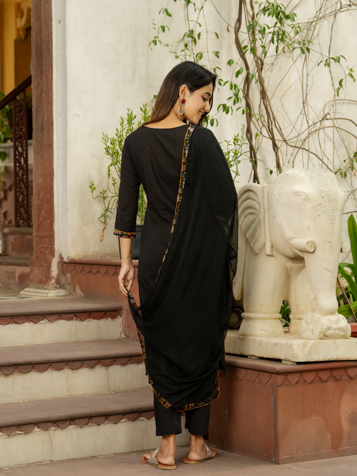 MAJESTIC BLACK KURTA SET
