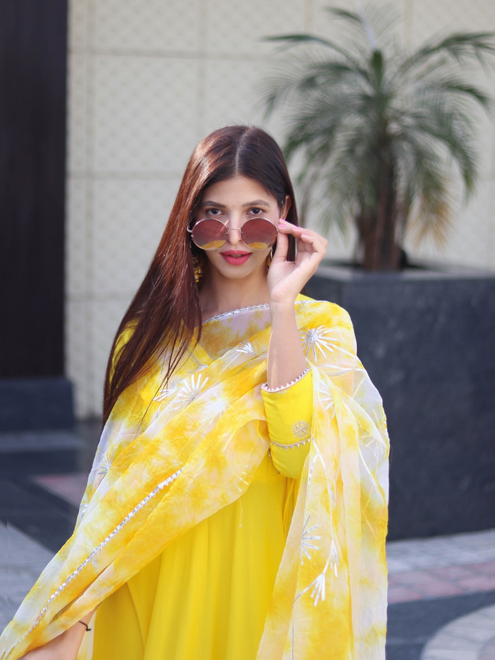 CHIC YELLOW EMBROIDERED TIE-DYE SUIT SET