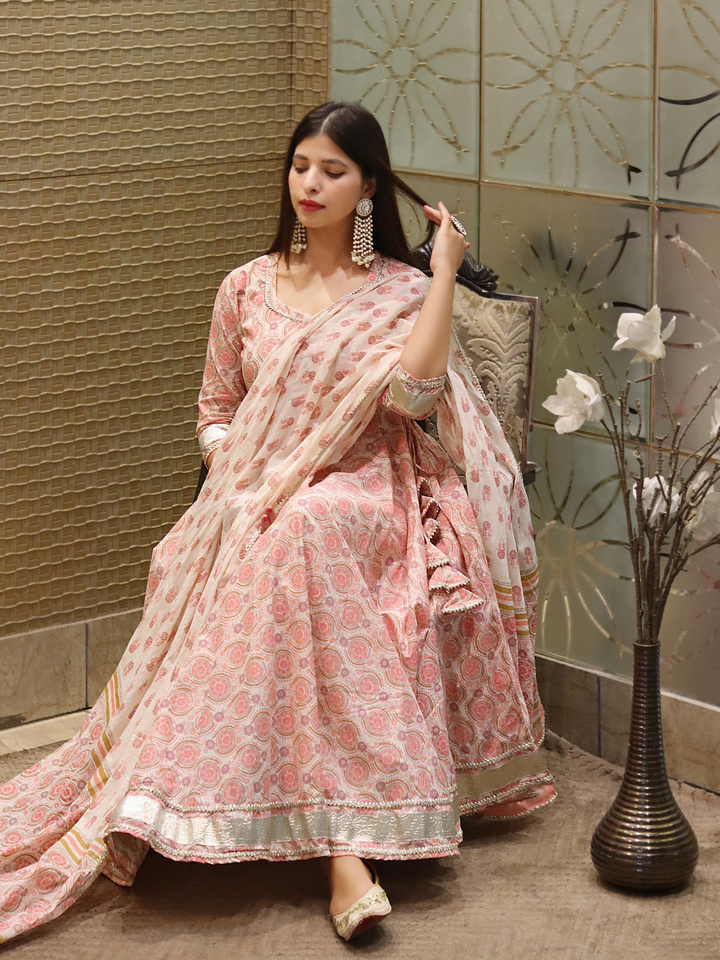 CREAM PRINTED GOTA PATTI SUIT SET