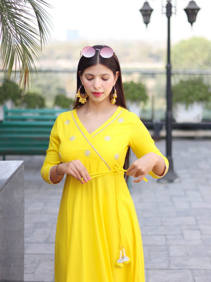 CHIC YELLOW EMBROIDERED TIE-DYE SUIT SET