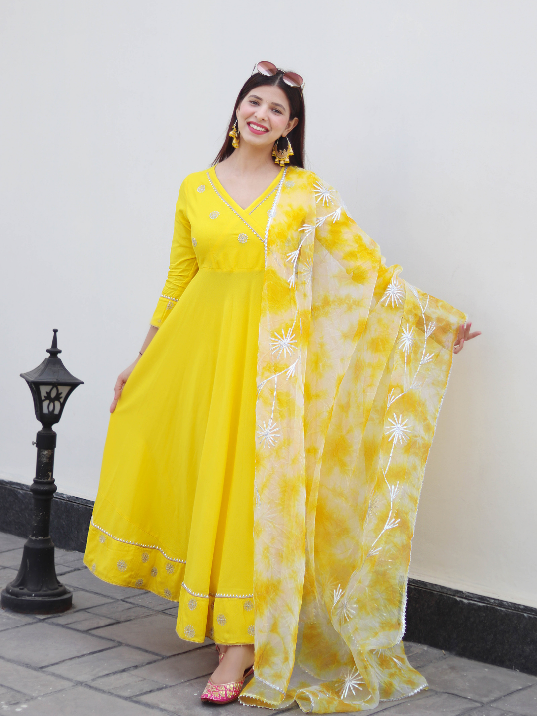 CHIC YELLOW EMBROIDERED TIE-DYE SUIT SET