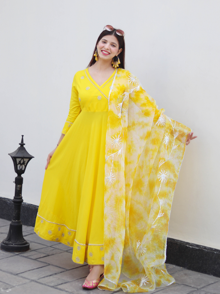 CHIC YELLOW EMBROIDERED TIE-DYE SUIT SET