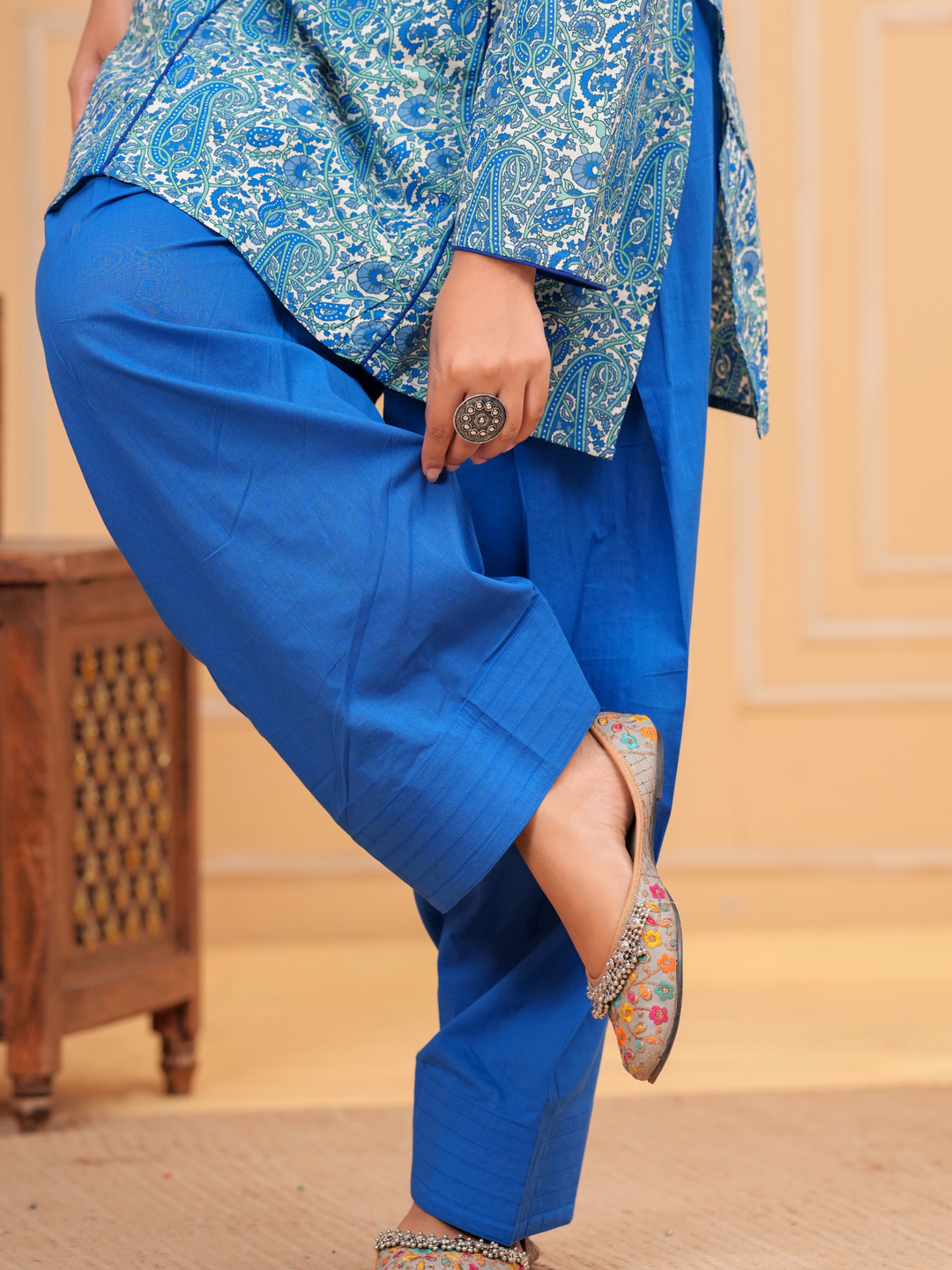 BLUE PAISELY PRINTED FARSI SET