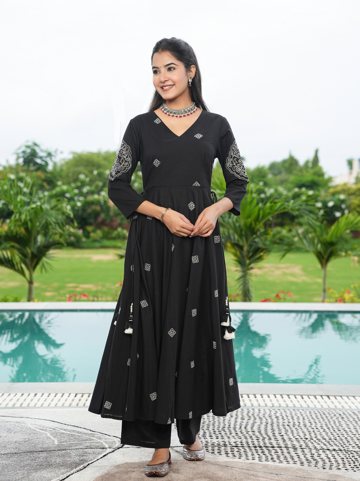 SIYAH EMBROIDERED COTTON KURTA SET