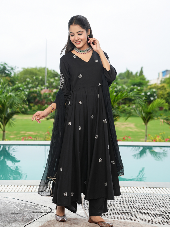 SIYAH EMBROIDERED COTTON KURTA SET
