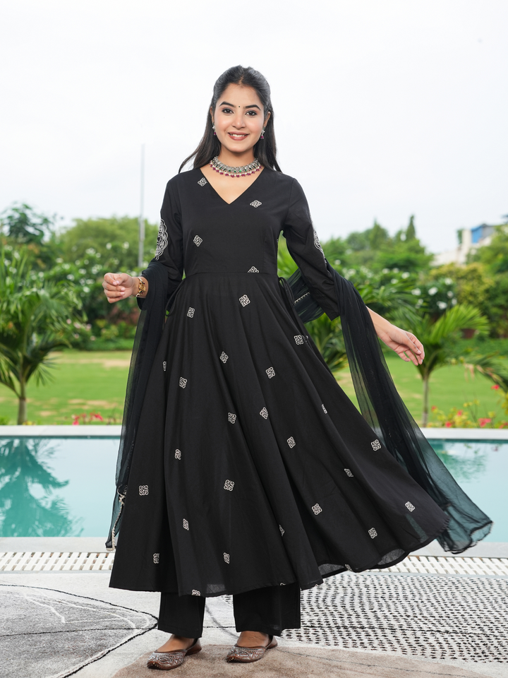 SIYAH EMBROIDERED COTTON KURTA SET